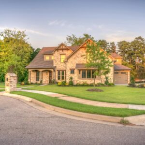 A residential home just outside of Cincinnati with healthy, beautiful trees in the summertime.